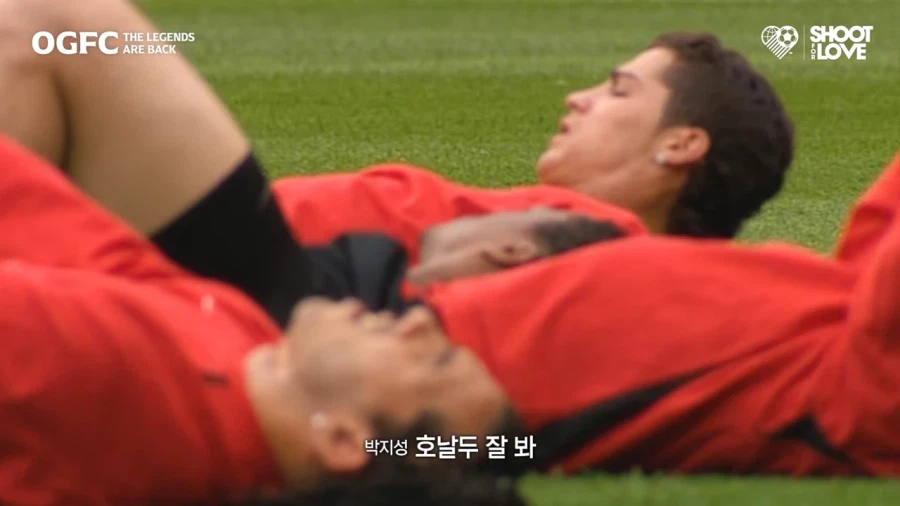 박지성의 그 짤을 보는 테베즈_4.webp