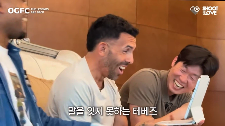 박지성의 그 짤을 보는 테베즈_8.webp