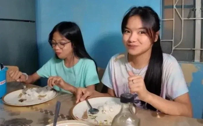 44살 한국 농부를 본 19살 동남아 소녀의 표정_3.webp