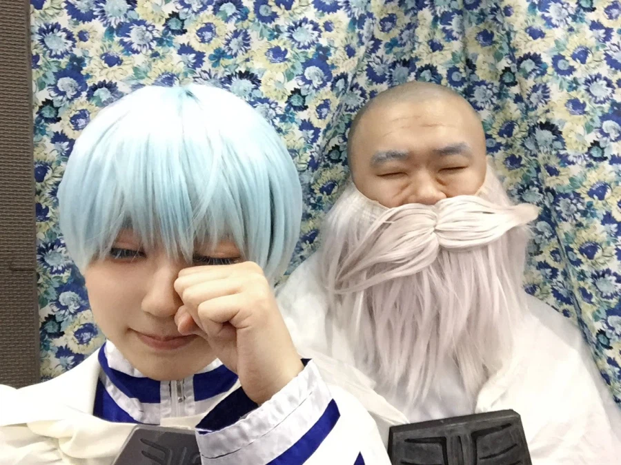 프리렌) 자신의 미래를 본 힘멜.cosplay_1.webp