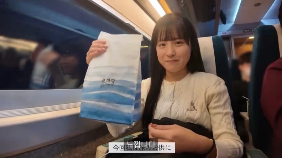 KTX에서 한국빵 먹어보는 일본녀 반응_1.webp