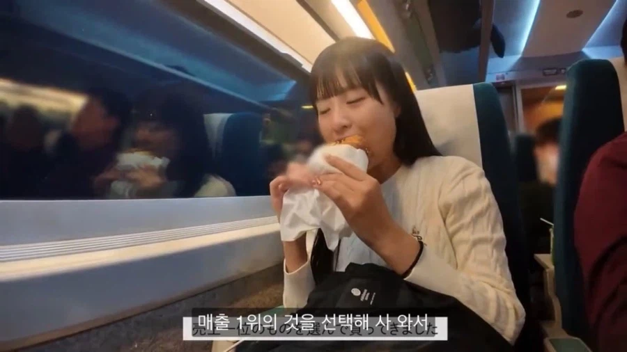 KTX에서 한국빵 먹어보는 일본녀 반응_4.webp