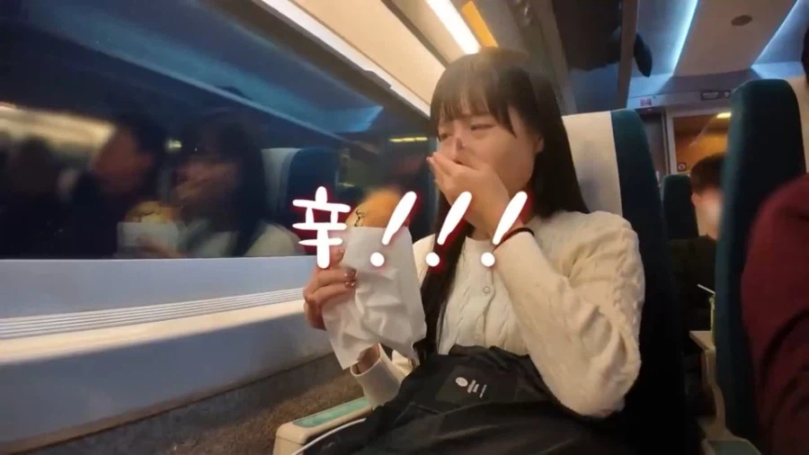 KTX에서 한국빵 먹어보는 일본녀 반응_6.webp