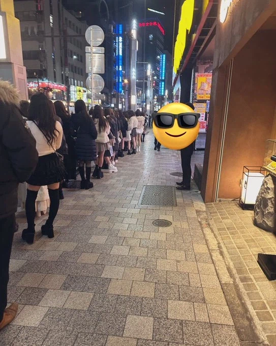 캬바쿠라(유흥업소) 여성을 동경하는 여성팬들.jpg_2.webp