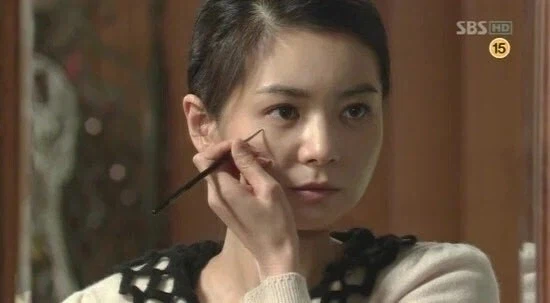 아내의 유혹에서 사실 주위 사람들도 점 하나 찍었다고 속은적 없다 ㅋㅋㅋ_1.webp