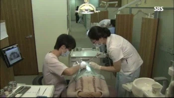 아내의 유혹에서 사실 주위 사람들도 점 하나 찍었다고 속은적 없다 ㅋㅋㅋ_8.webp