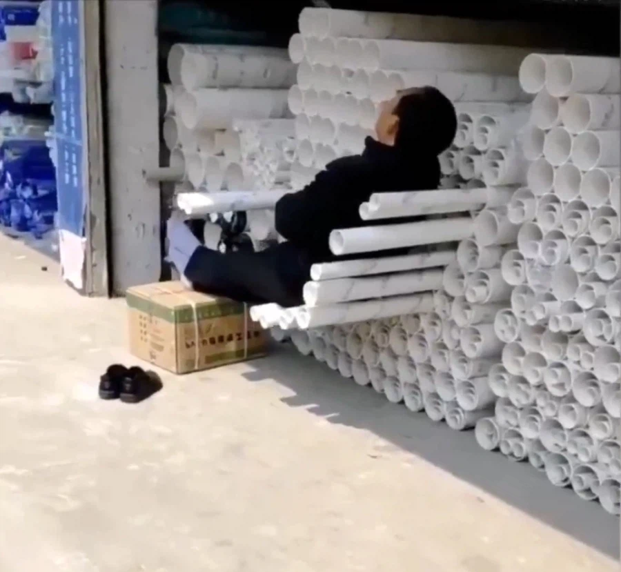 열악한 근로자의 휴식공간_1.webp