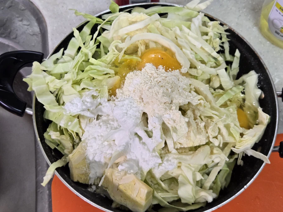 이 시간에 햄버거 먹는 사람이 어딨냐? ㅋㅋㅋㅋㅋㅋㅋㅋ_1.webp