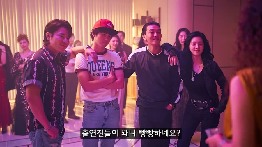 ??? : 이 영화 지금보니 출연진이 빵빵하네요!_3.webp