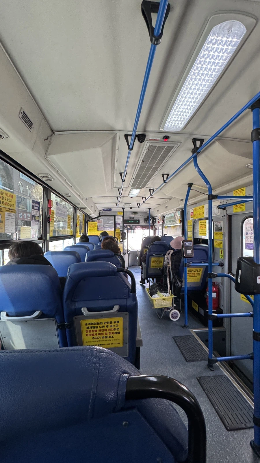 버스기사: 제발 정차하고 이동해주세요 승객놈들아_1.webp