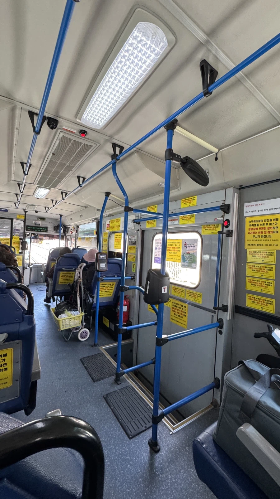 버스기사: 제발 정차하고 이동해주세요 승객놈들아_2.webp