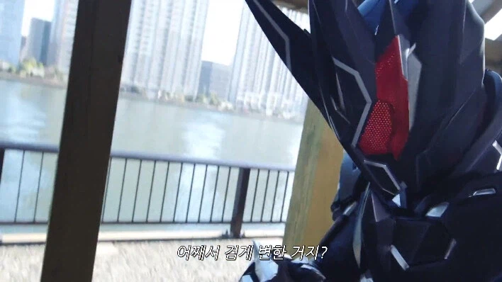 가면라이더 겐무즈) 슈트 재활용에 대한 변명_3.webp