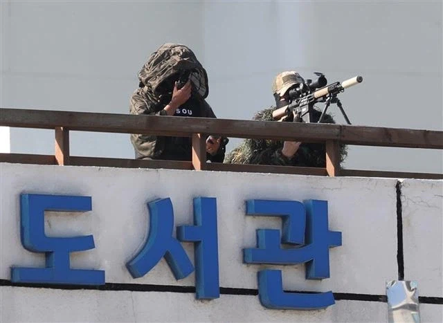 BTS광화문 공연하는날 건물 옥상에 나타날 사람들_3.webp