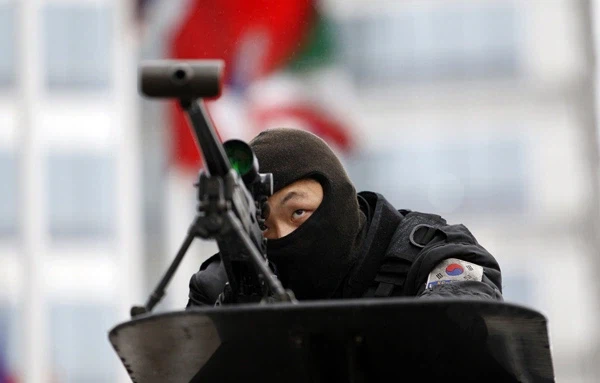 BTS광화문 공연하는날 건물 옥상에 나타날 사람들_4.webp