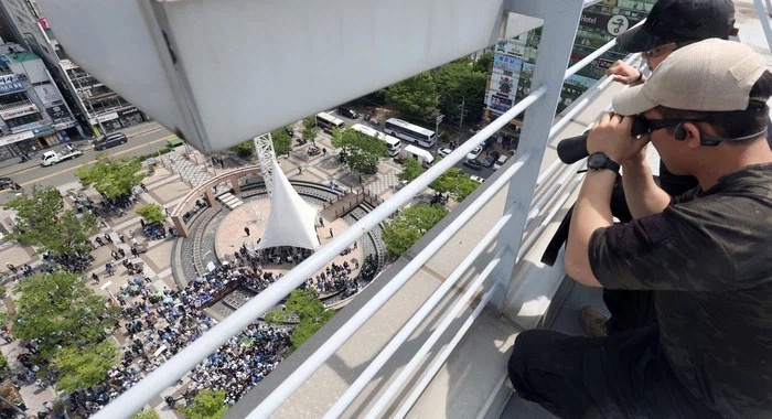 BTS광화문 공연하는날 건물 옥상에 나타날 사람들_5.webp
