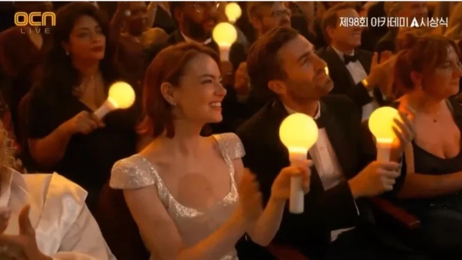 AI 짤 같은 아카데미 시상식 골든 무대.jpg_3.webp