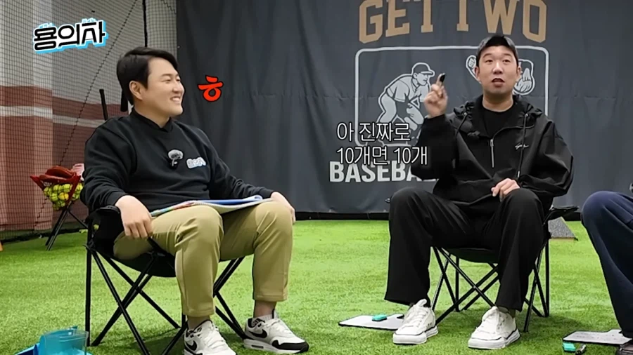 야구에서 투수는 왜 네모 안에 공을 못 넣는걸까 ?_6.webp