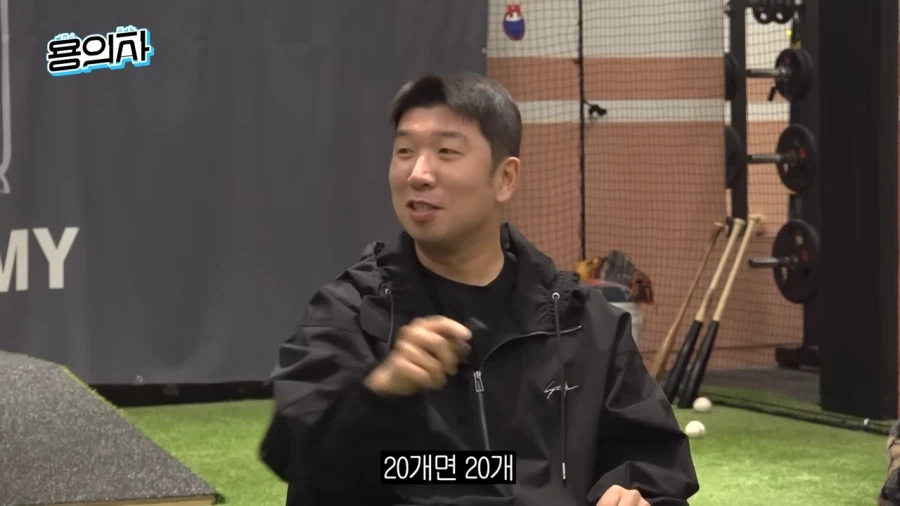 야구에서 투수는 왜 네모 안에 공을 못 넣는걸까 ?_8.webp