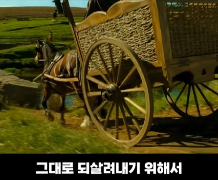 8천톤의 흙을 쏟아부어서 1년 동안 만든 영화 세트장.jpg_3.webp