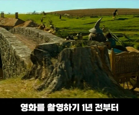 8천톤의 흙을 쏟아부어서 1년 동안 만든 영화 세트장.jpg_4.webp