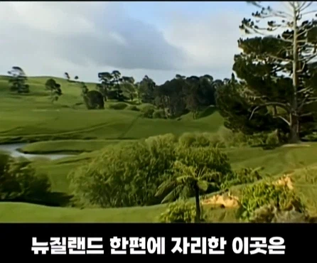 8천톤의 흙을 쏟아부어서 1년 동안 만든 영화 세트장.jpg_6.webp