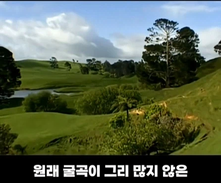 8천톤의 흙을 쏟아부어서 1년 동안 만든 영화 세트장.jpg_7.webp