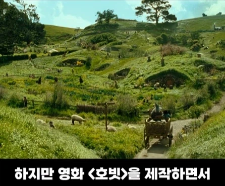 8천톤의 흙을 쏟아부어서 1년 동안 만든 영화 세트장.jpg_25.webp