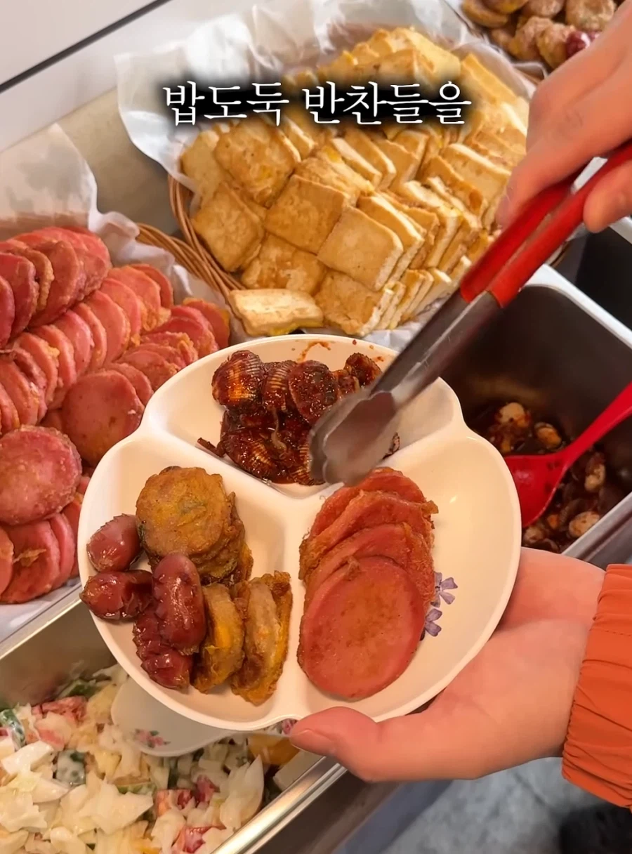 메인 반찬을 시키면 사이드 반찬이 무제한인 밥집_3.webp