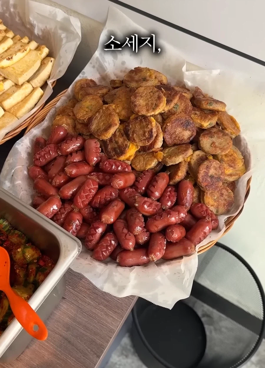 메인 반찬을 시키면 사이드 반찬이 무제한인 밥집_5.webp