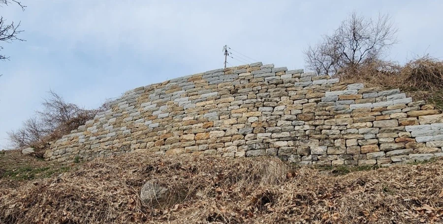 벽돌 쌓은 모습만 봐도 국가 추정 가능한 전공자들.jpg_1.webp