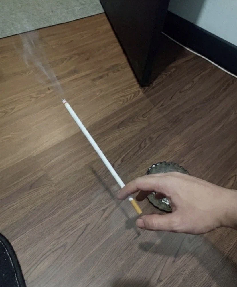 ??: 나 딱 담배 돗대만 피우고 올께_1.webp