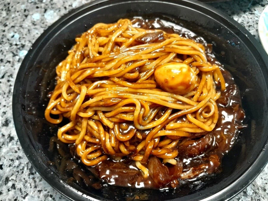 요새 중국집에서 짜장면 짬뽕 안시키는 이유_1.webp