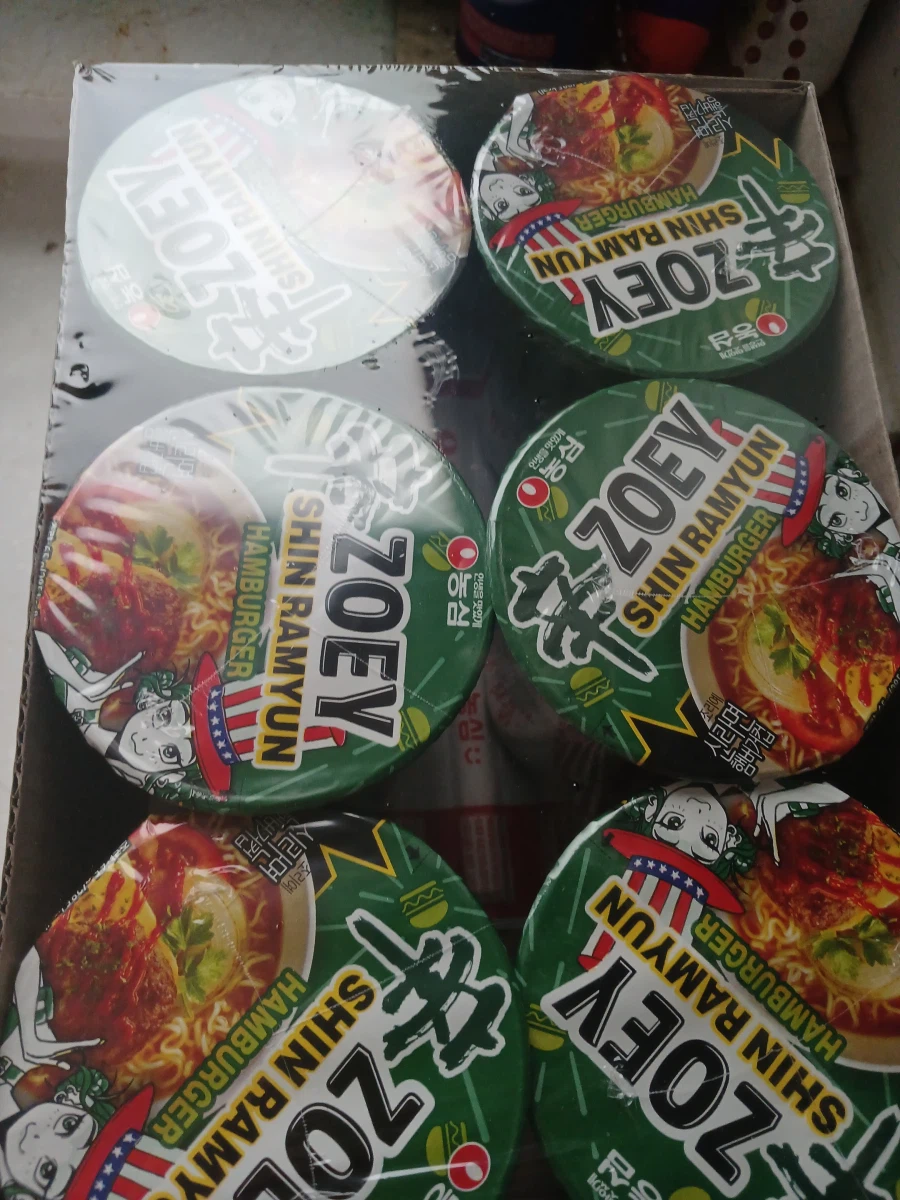 동네 마트에서 케데헌 신라면 사왔음_1.webp