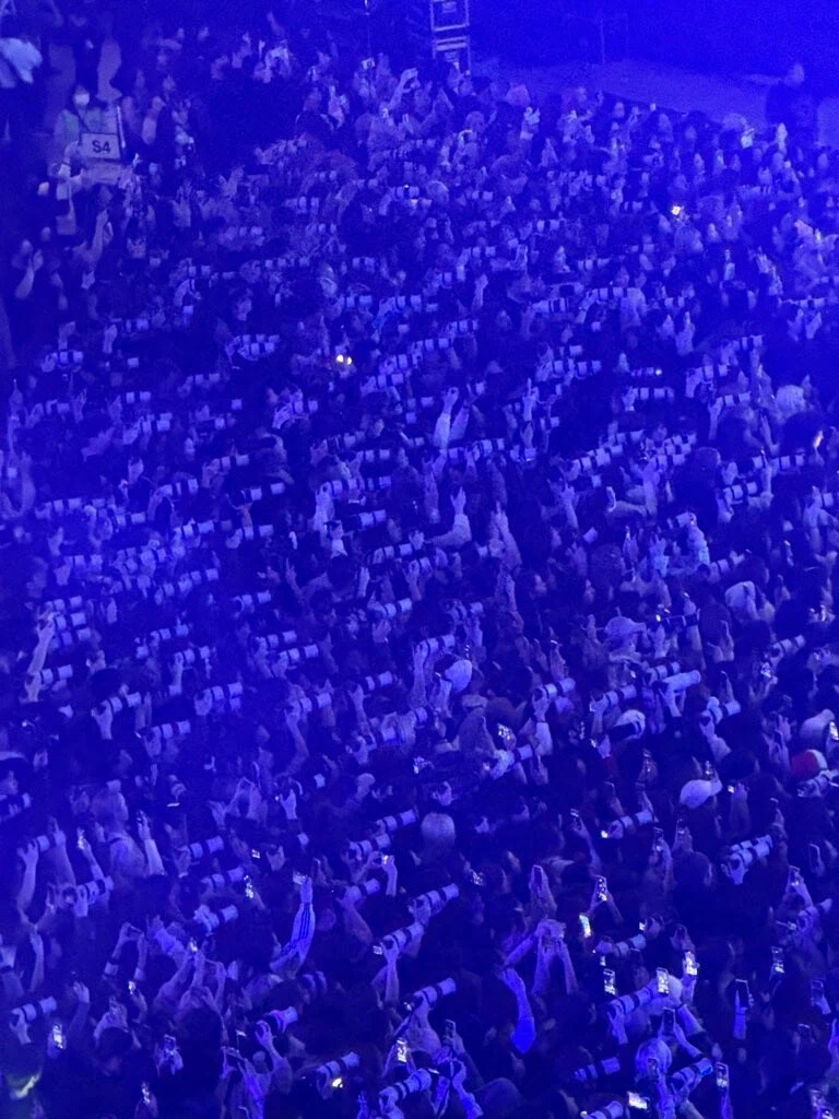 아이돌 음악 방송에서 펼쳐지는 광경_1.webp