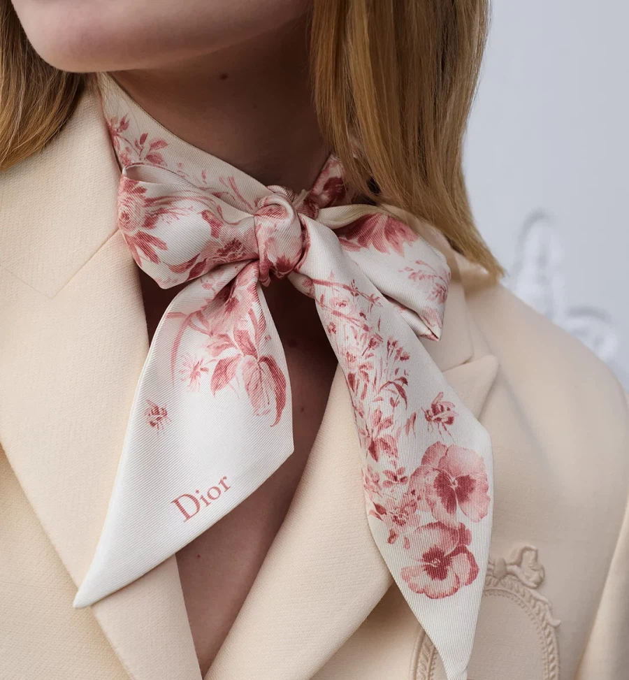 디올 신상 스카프_4.webp