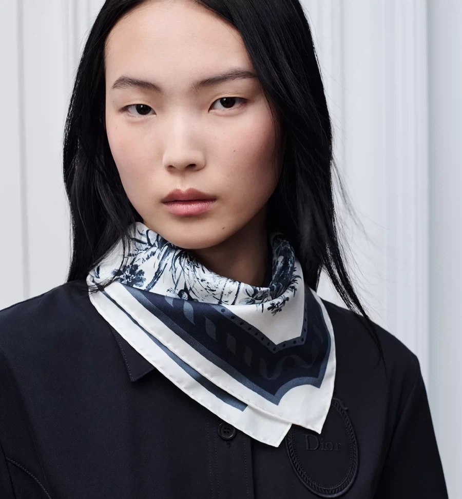 디올 신상 스카프_10.webp
