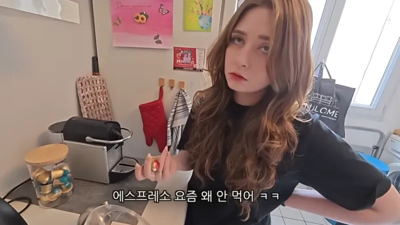 프랑스 여자가 에스프레소 안마시는 이유._4.webp