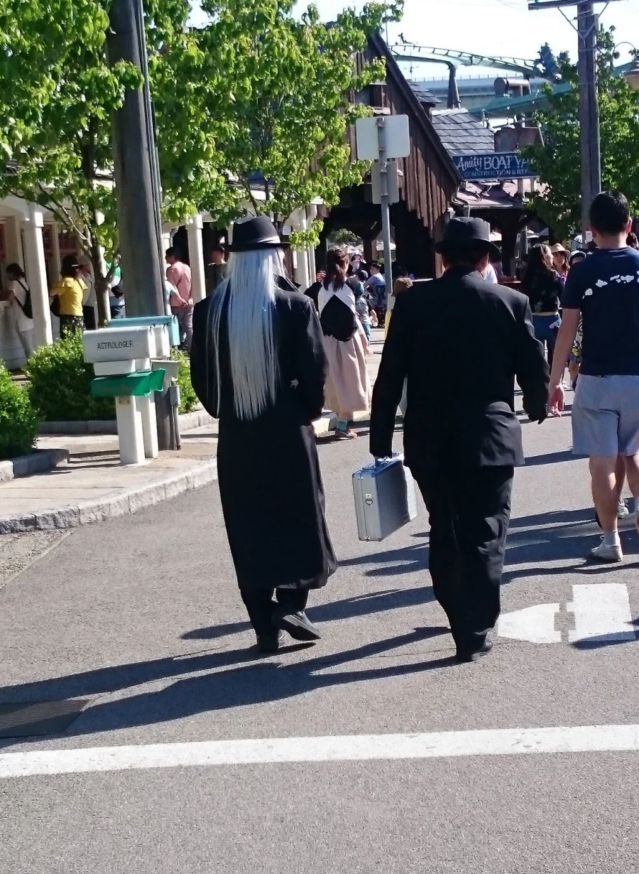 ???: 트로피컬 랜드라... 거래 전에 롤러코스터나 타자_1.webp