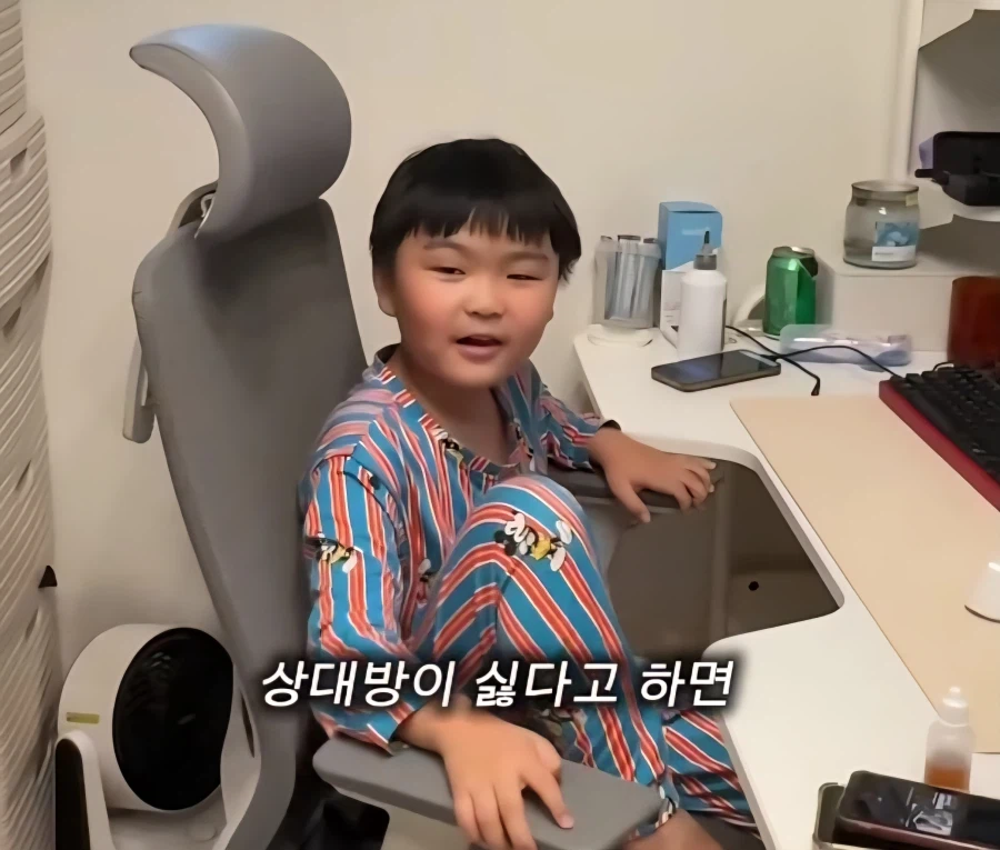 아들 훈계하는 엄마_2.webp