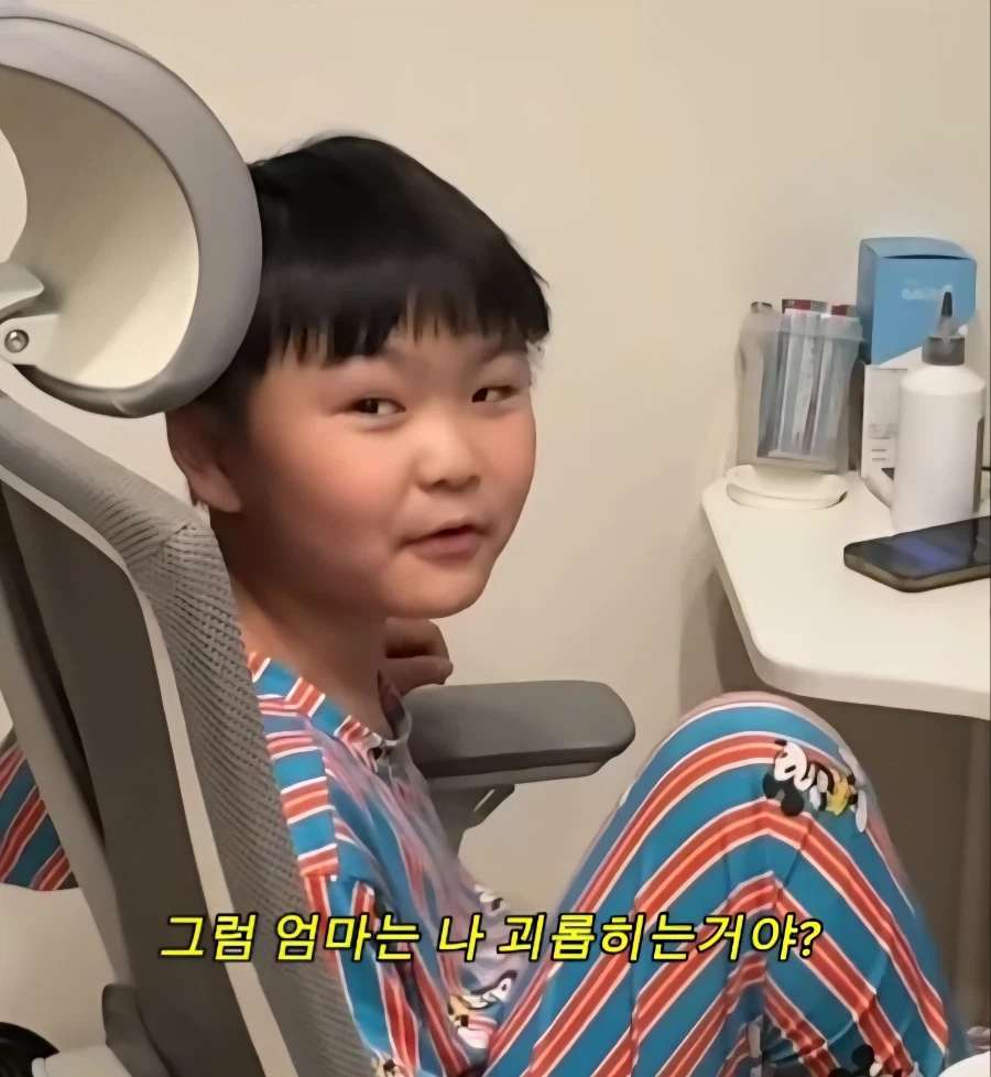 아들 훈계하는 엄마_9.webp