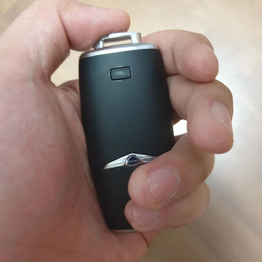 후.. 니들은 제네시스 차키같은거 함부로 자랑하지 마라..._1.webp