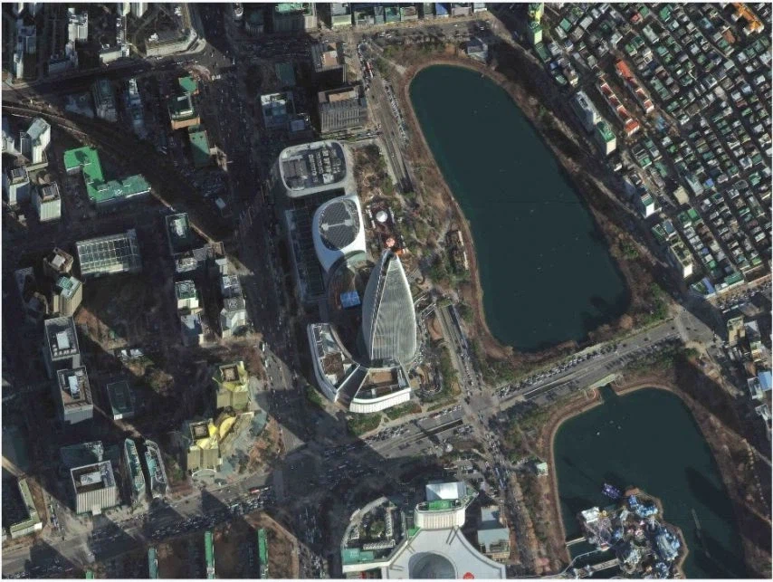 아리랑 7호가 촬영한 이집트 피라미드와 서울 잠실_2.webp