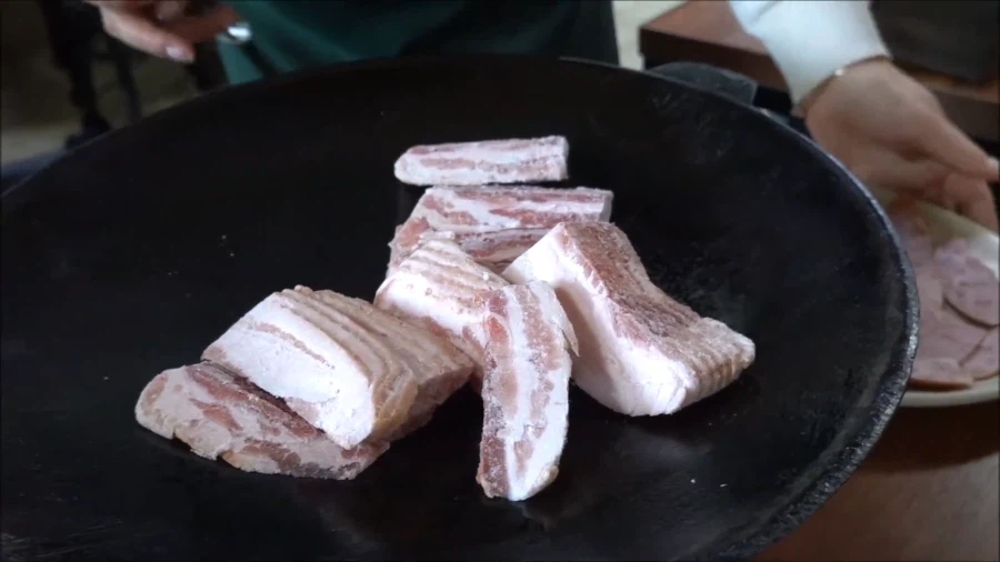 유튜브) 부대찌개 솥뚜껑 메뉴_2.webp