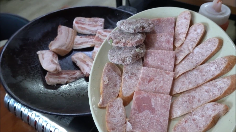 유튜브) 부대찌개 솥뚜껑 메뉴_4.webp