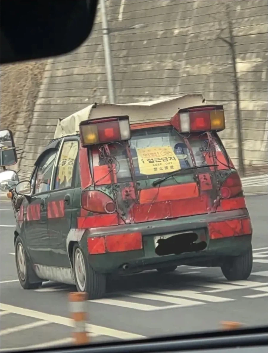 도로에서 보이면 반드시 피해야 하는 차량_1.webp