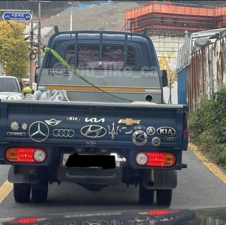 레이싱 대결에서 이기고 마크를 수집해가는 차_1.webp