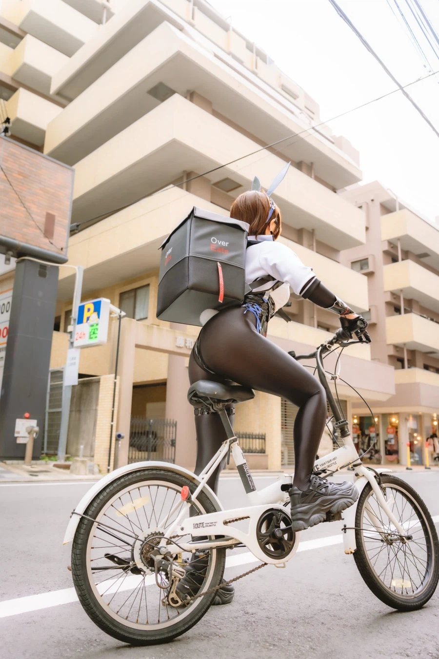 노출은 없지만 굉장한 배달 뛰는 바니걸_4.webp