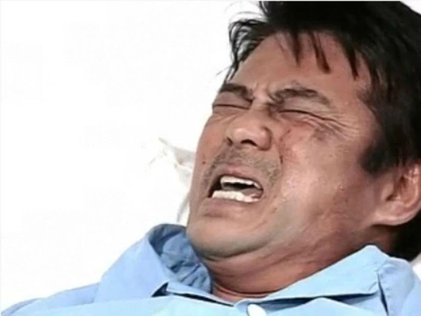 극장 앞에서 총을 맞아 불구가 된 남자_2.webp