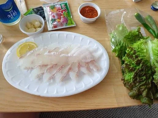 1인가구 전용 횟집을 차릴까 생각중잉데_1.webp