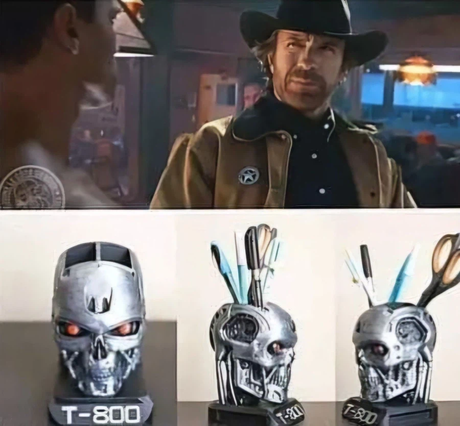 어느 남자가 네 옷과 부츠, 오토바이가 필요하다고 했다_2.webp